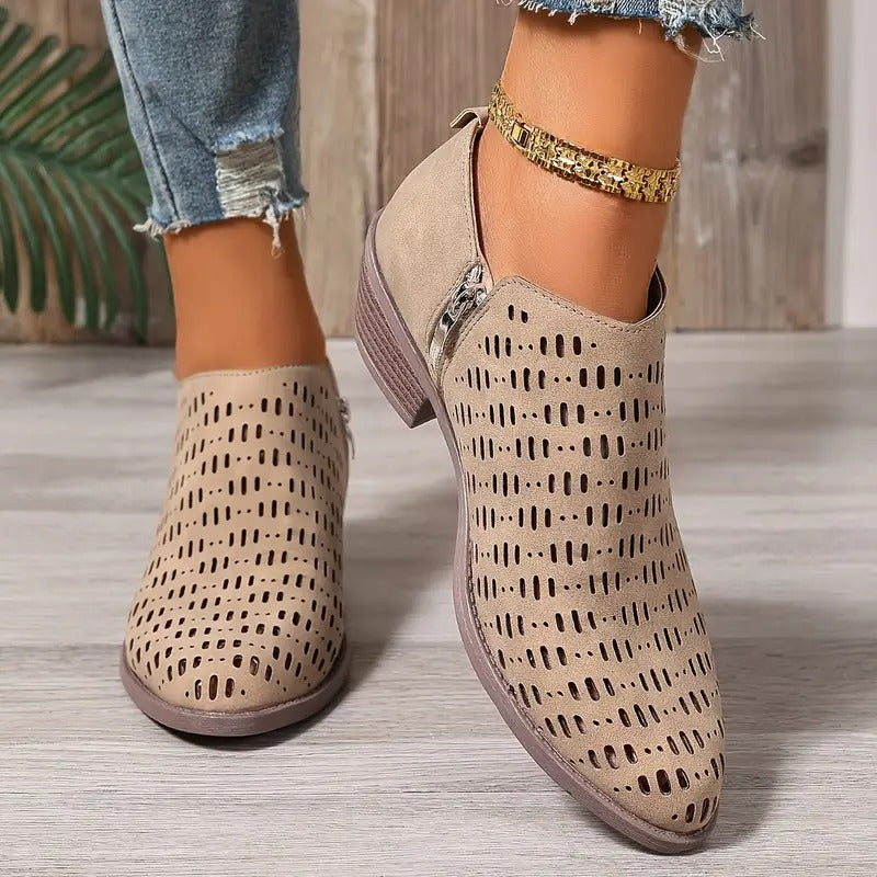 Women's Round-Toe Chelsea Boots